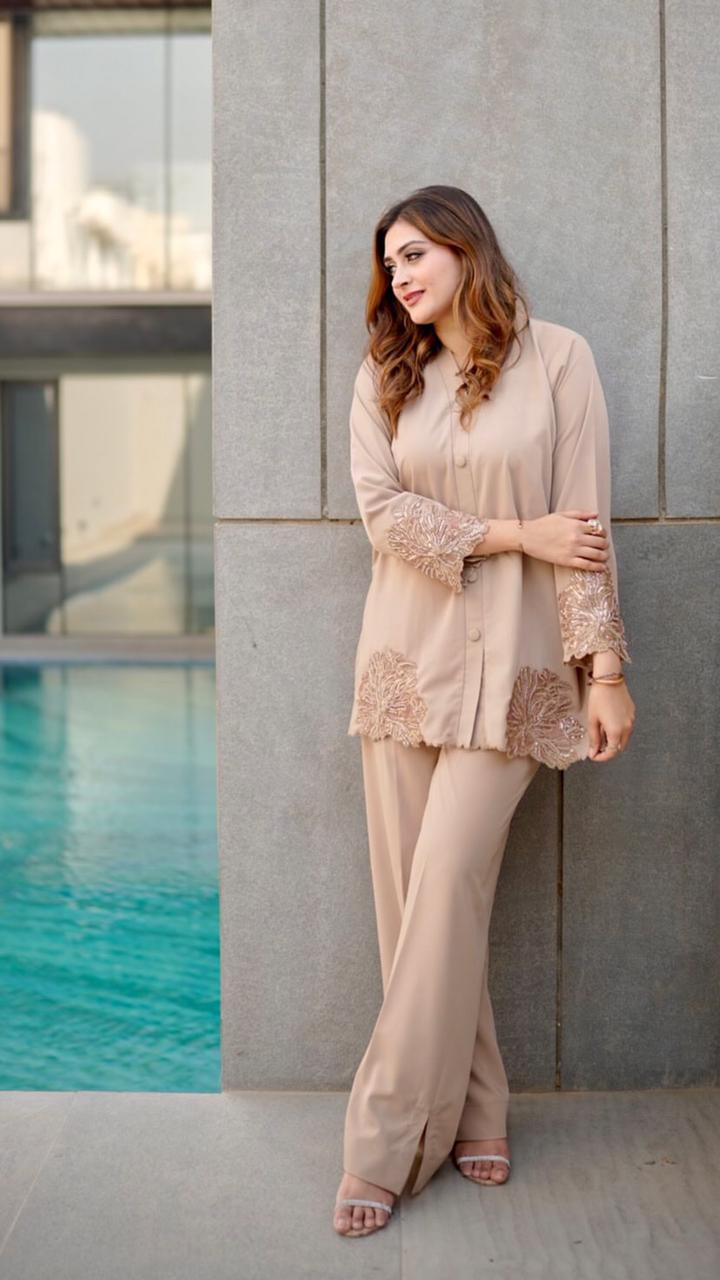 beige fleur